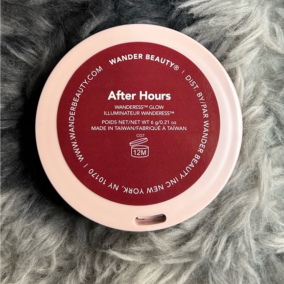 WANDER BEAUTY Wanderess Glow Highlighter
(After Hours) - Picture 4 of 13